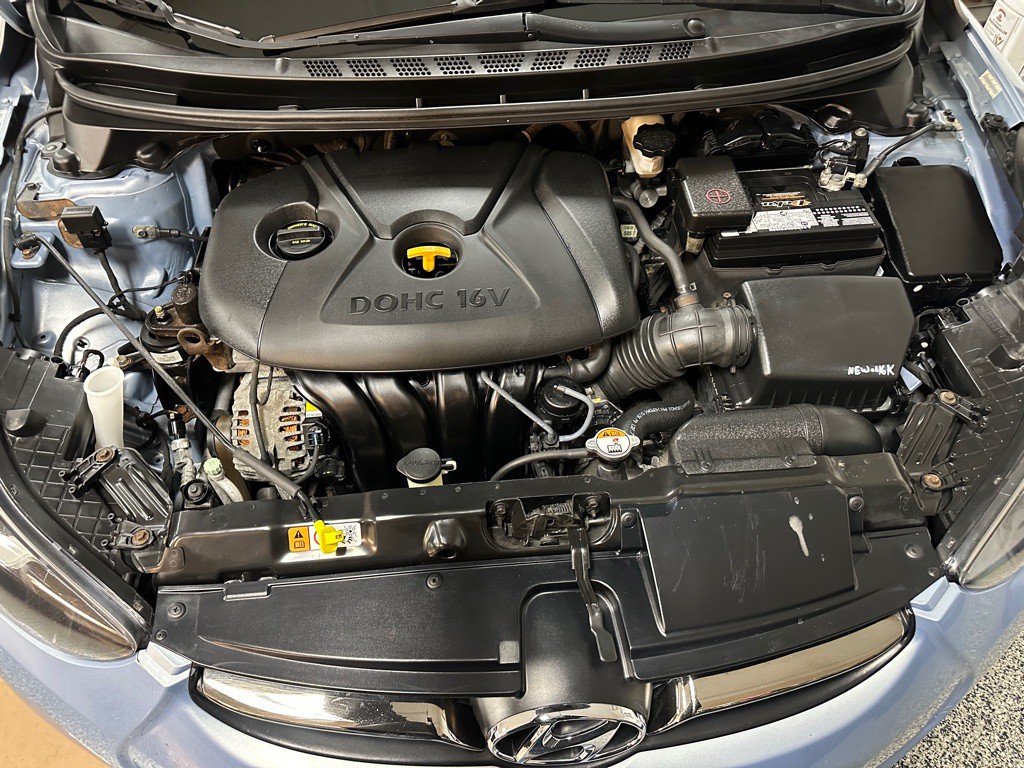2012 Hyundai Elantra Image 16