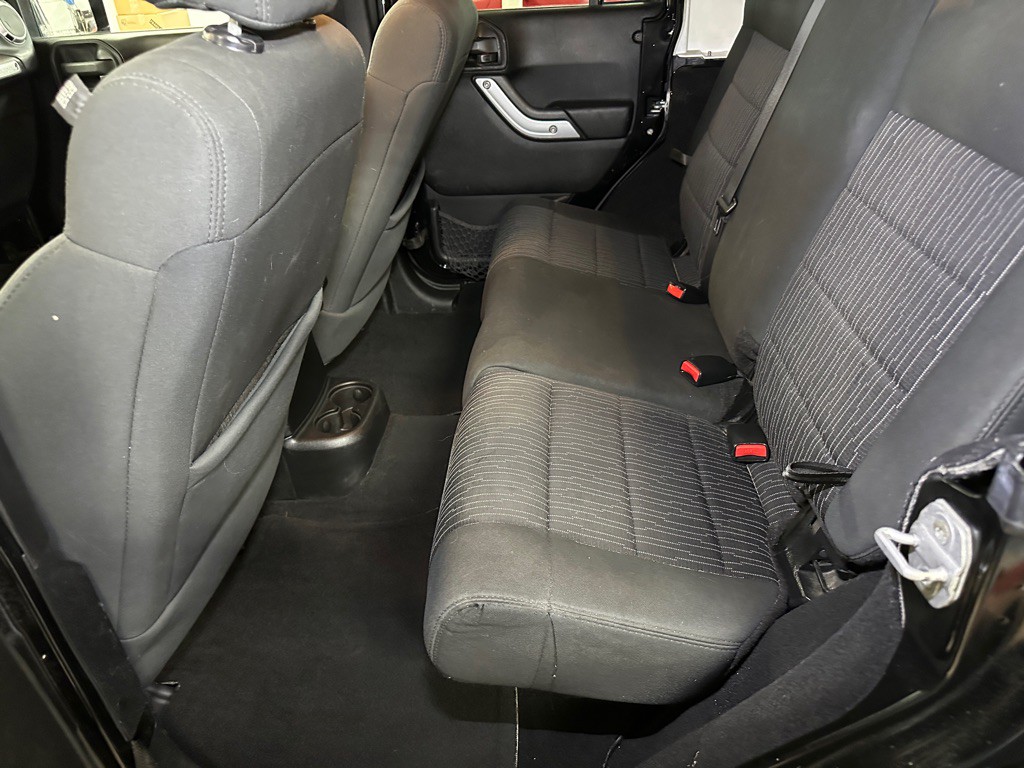 2012 Jeep Wrangler Unlimited Image 12