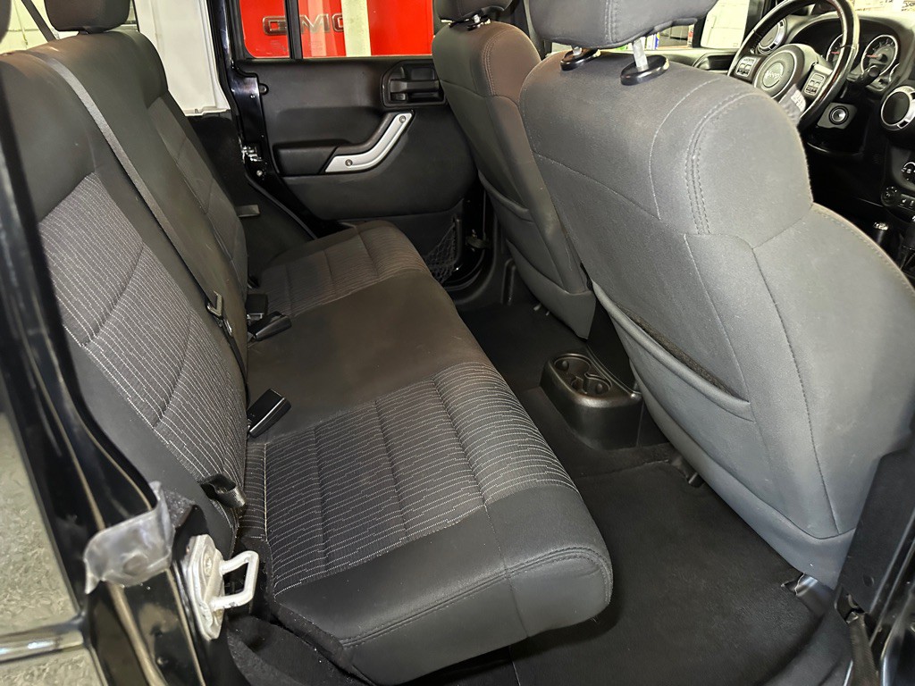 2012 Jeep Wrangler Unlimited Image 15