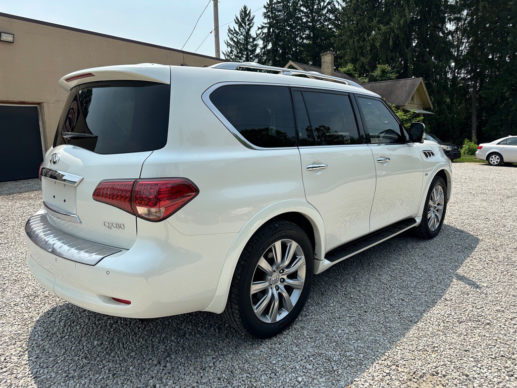 2016 INFINITI QX80 Image 9