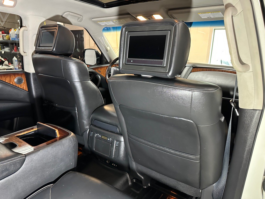 2016 INFINITI QX80 Image 18