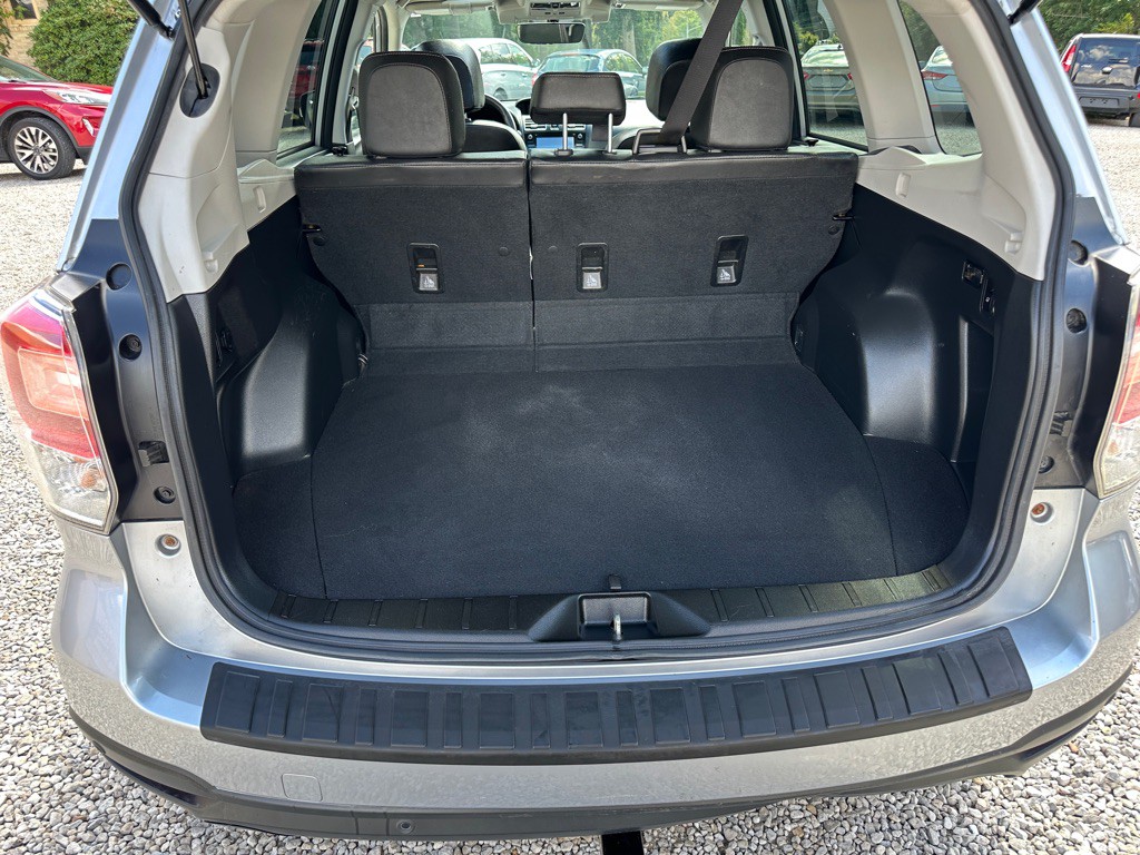 2017 Subaru Forester Image 17