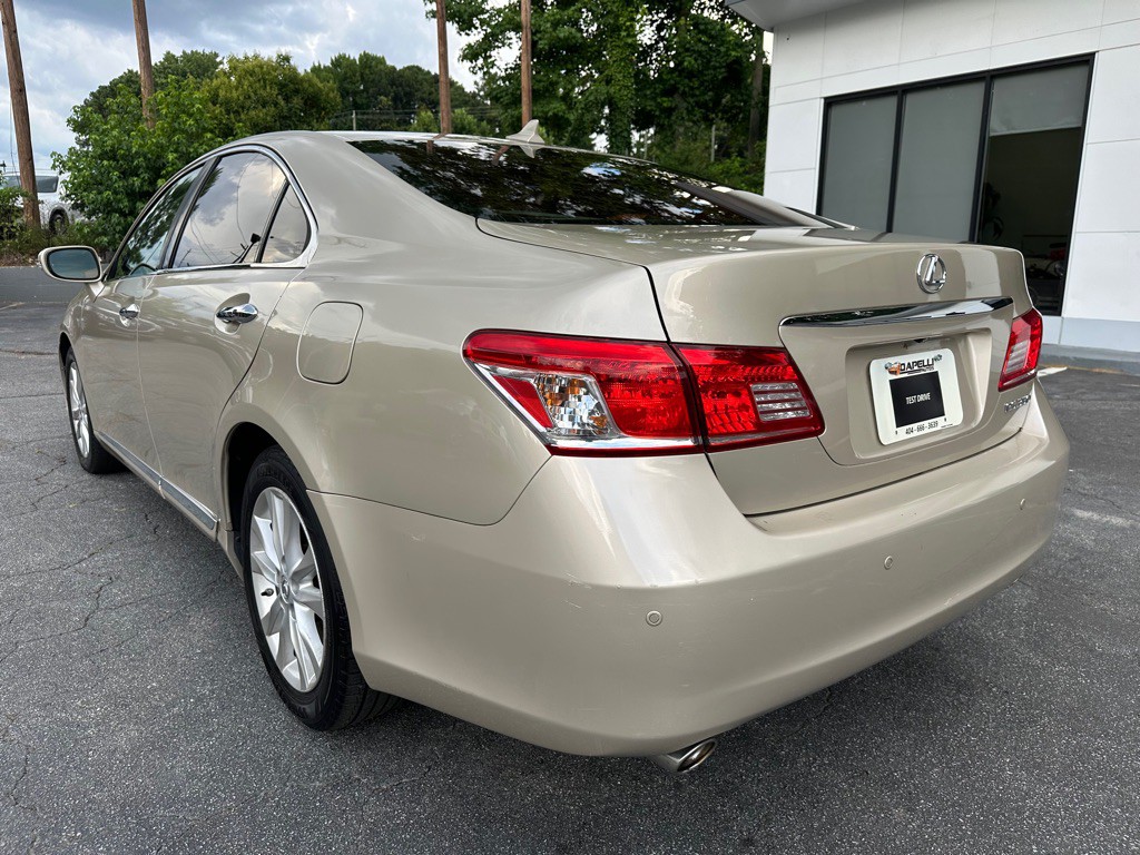 2011 Lexus ES Image 3