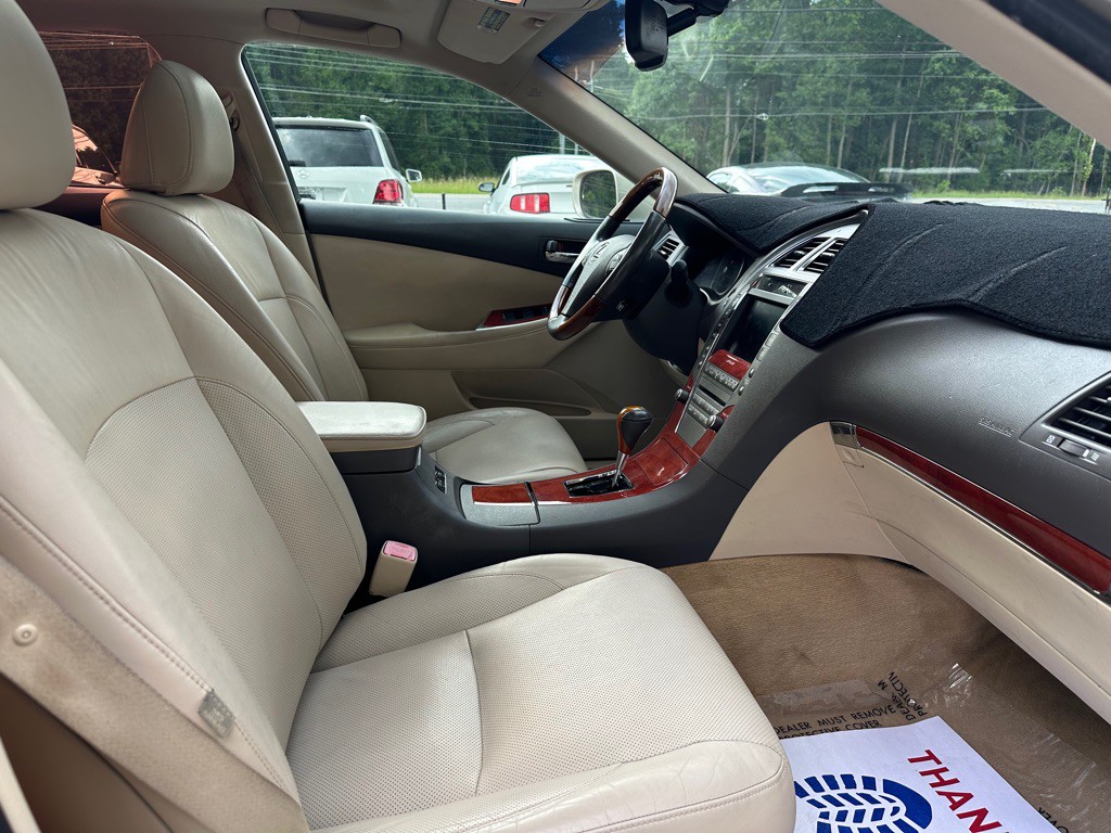 2011 Lexus ES Image 9