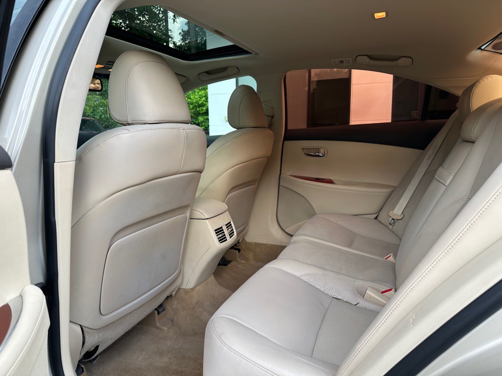 2011 Lexus ES Image 11