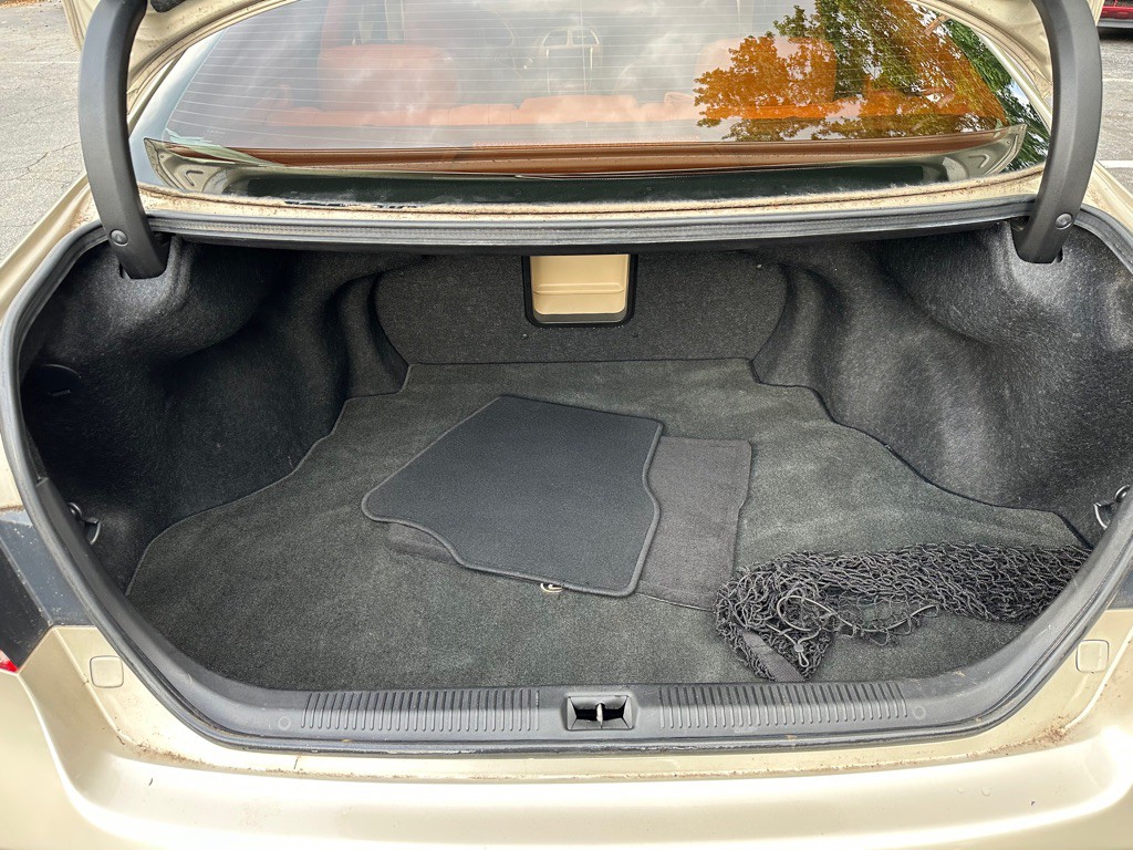 2011 Lexus ES Image 13