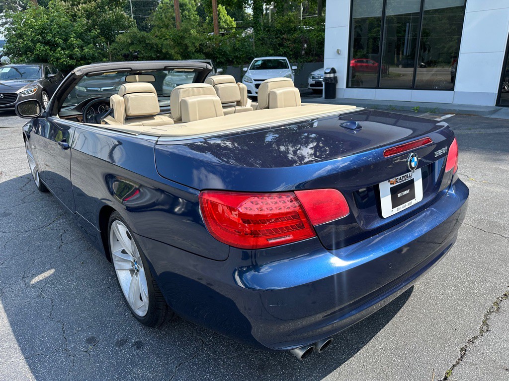 2011 BMW 3 Series Image 3