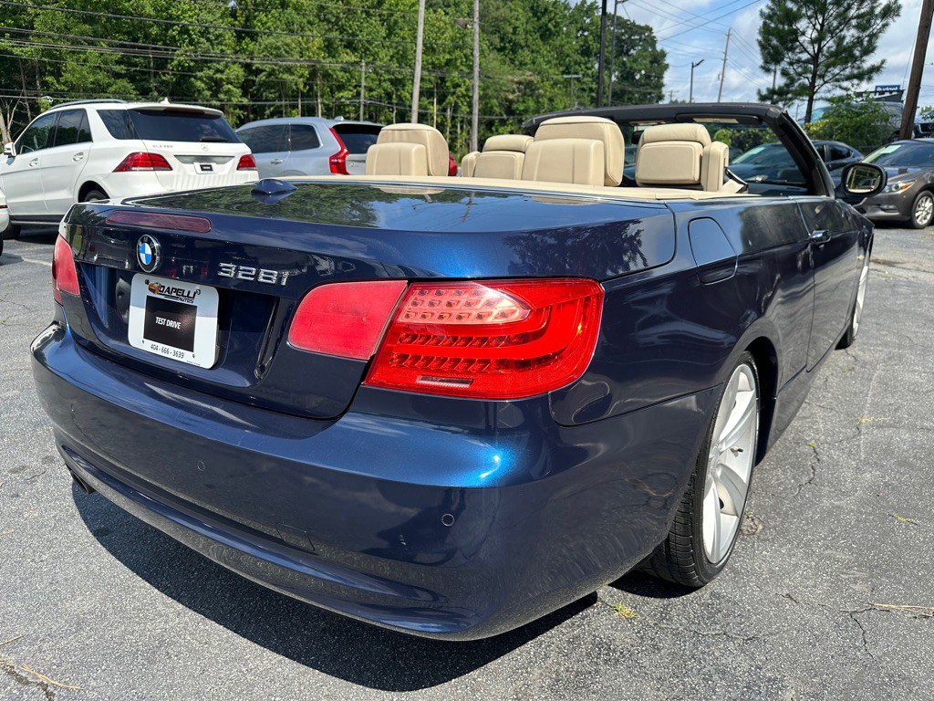 2011 BMW 3 Series Image 6