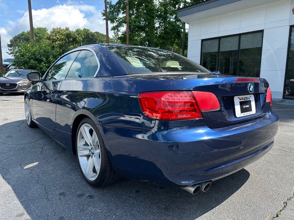 2011 BMW 3 Series Image 9