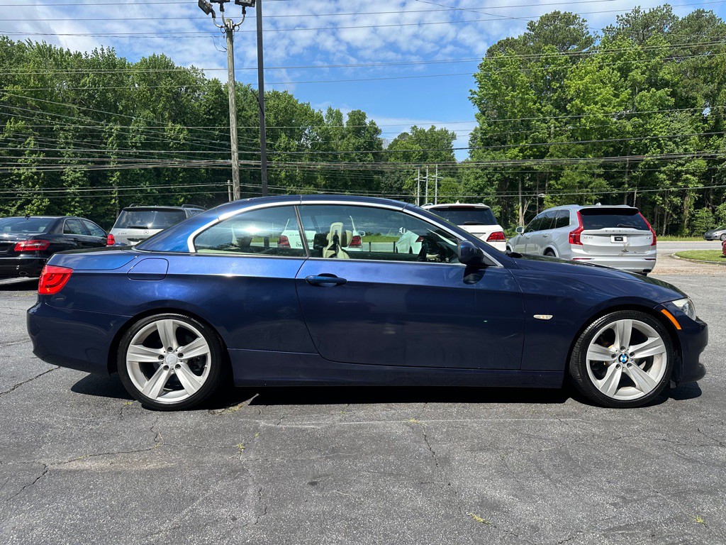 2011 BMW 3 Series Image 11