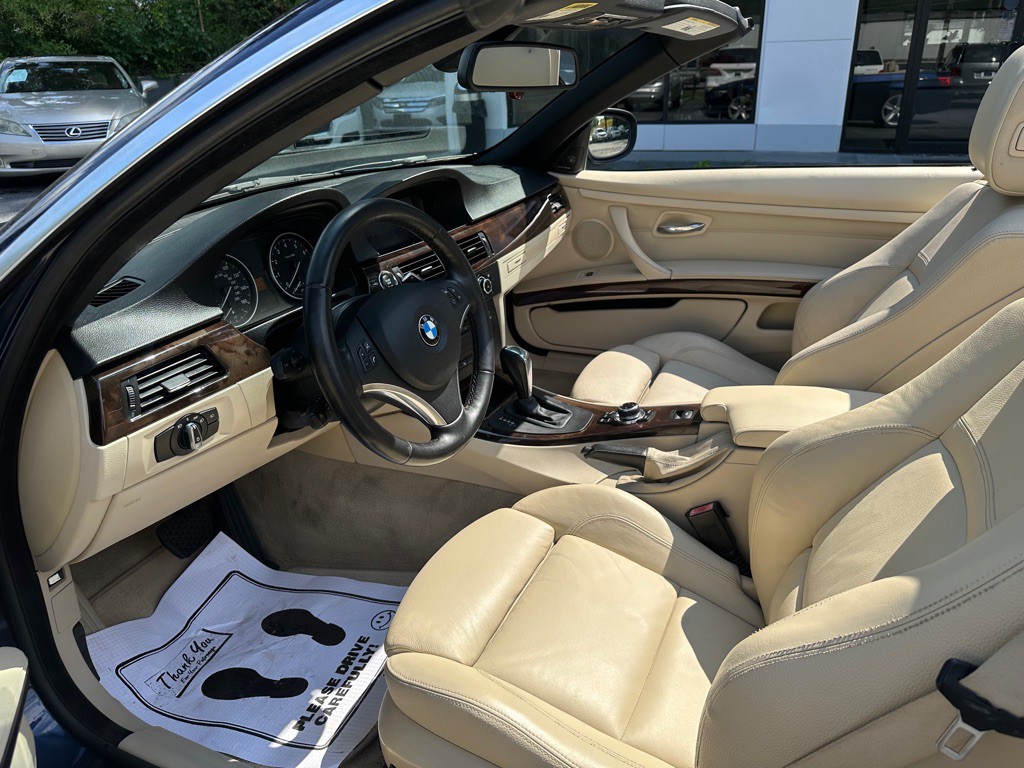 2011 BMW 3 Series Image 13