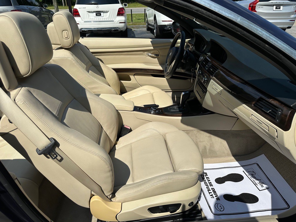 2011 BMW 3 Series Image 15