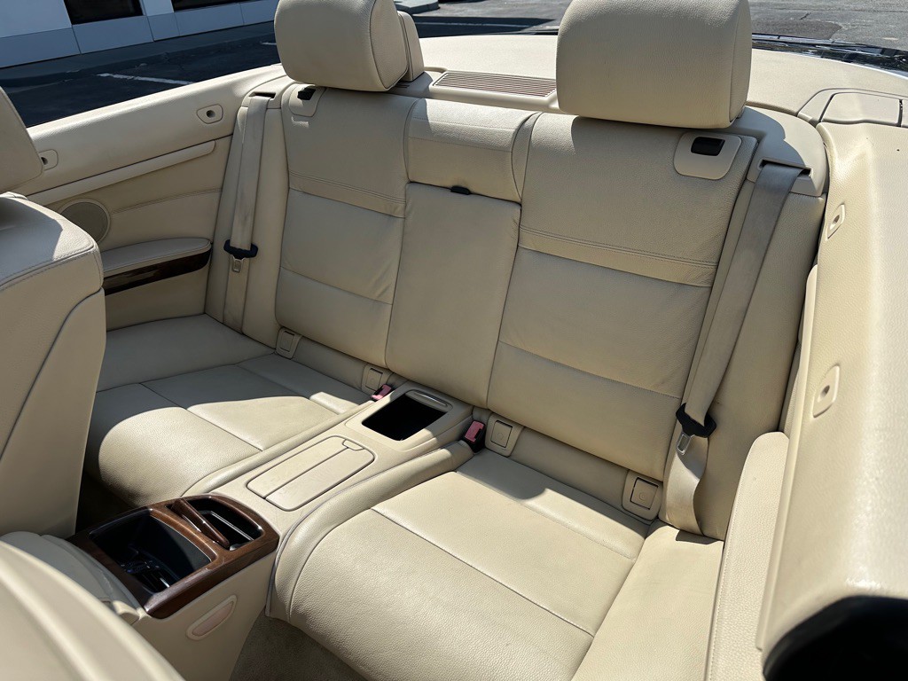 2011 BMW 3 Series Image 16