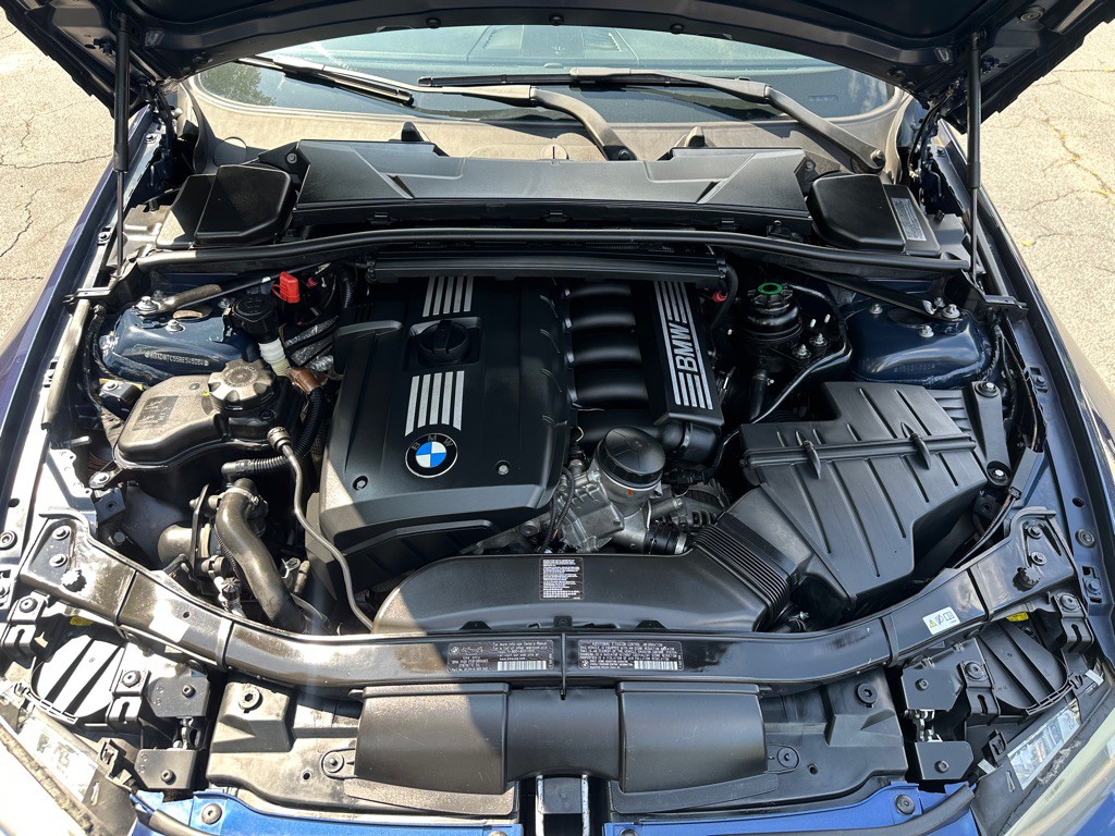 2011 BMW 3 Series Image 18