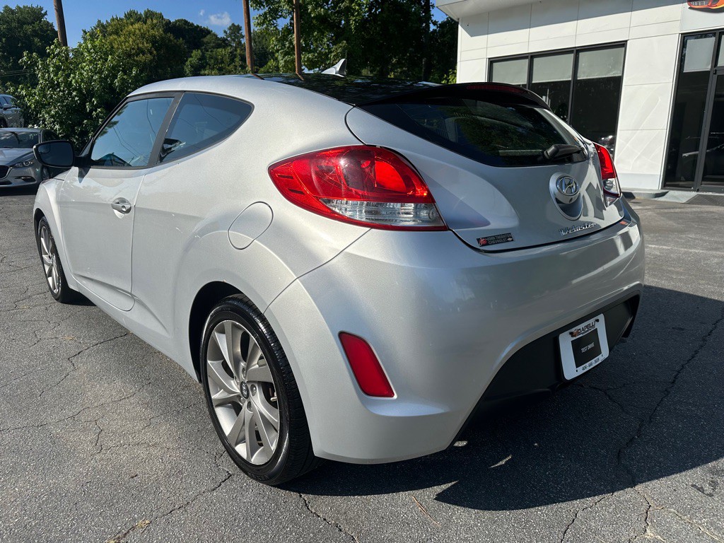 2017 Hyundai Veloster Image 3