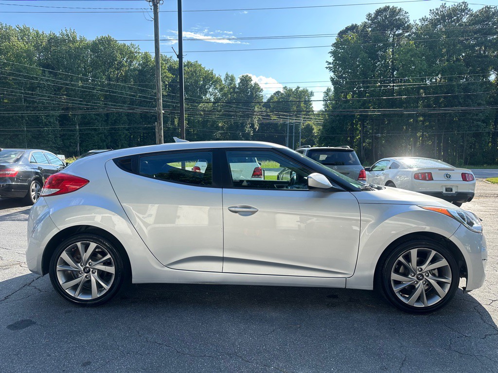 2017 Hyundai Veloster Image 5