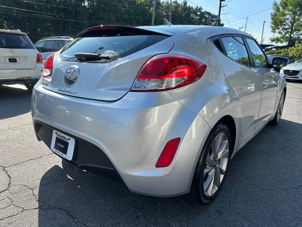2017 Hyundai Veloster Image 6