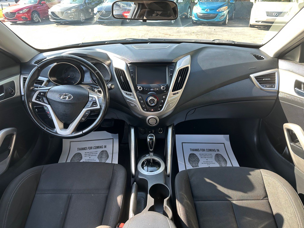 2017 Hyundai Veloster Image 8