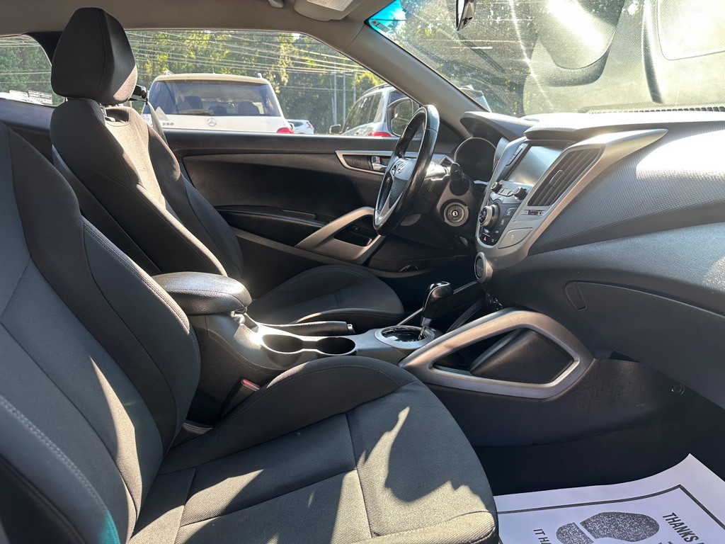 2017 Hyundai Veloster Image 9