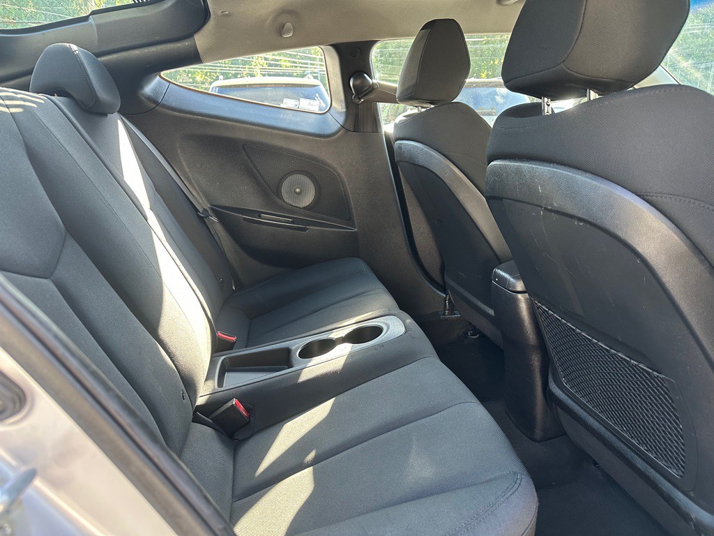 2017 Hyundai Veloster Image 11