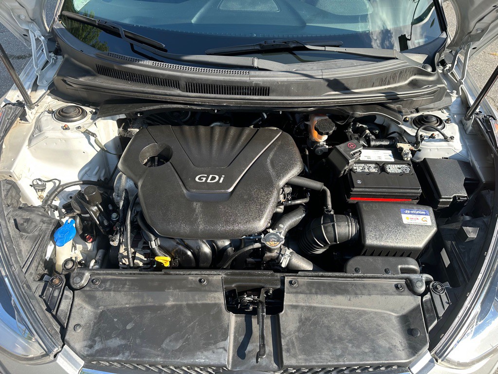 2017 Hyundai Veloster Image 12