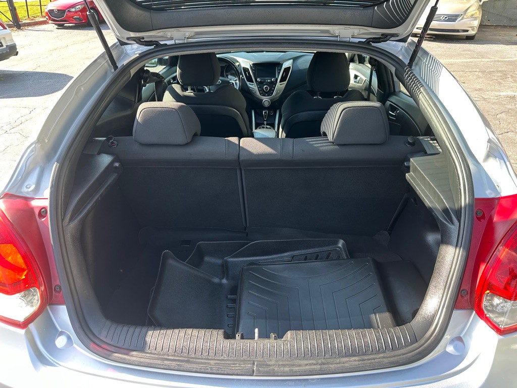 2017 Hyundai Veloster Image 13