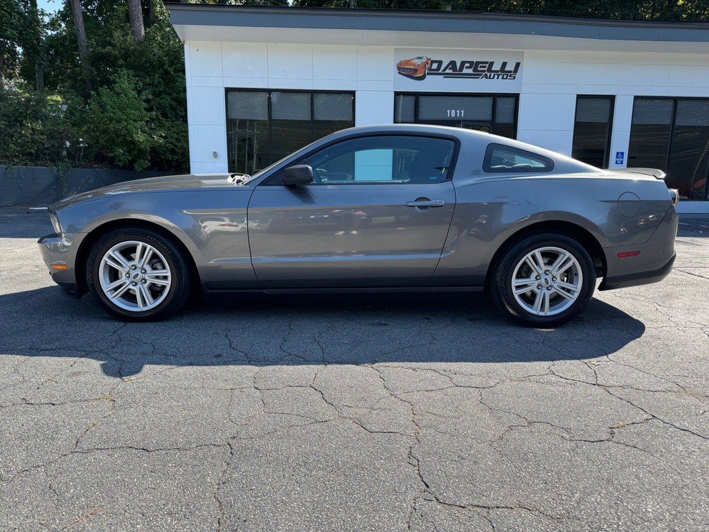 2010 Ford Mustang Image 2