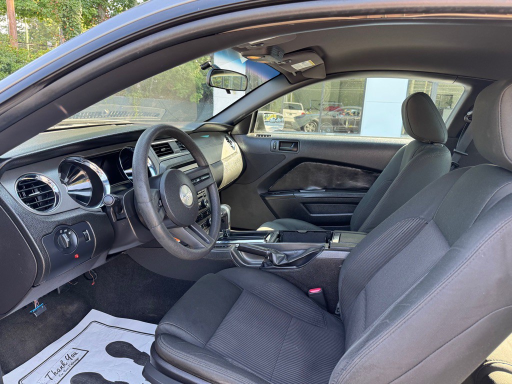 2010 Ford Mustang Image 7