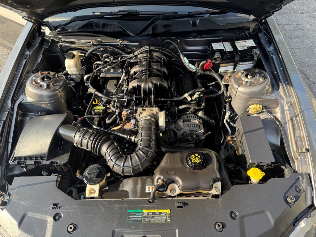 2010 Ford Mustang Image 12