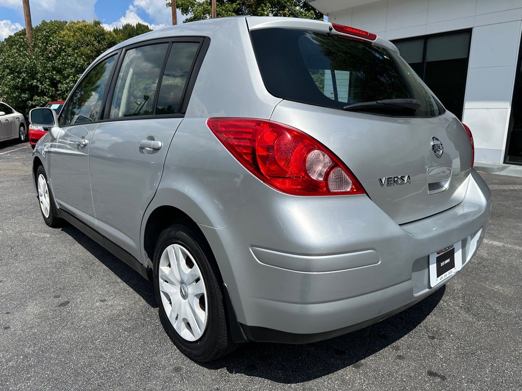 2012 Nissan Versa Image 3