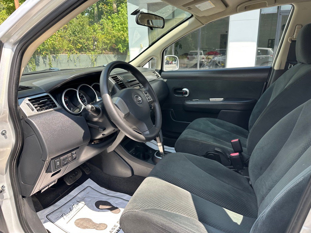 2012 Nissan Versa Image 7