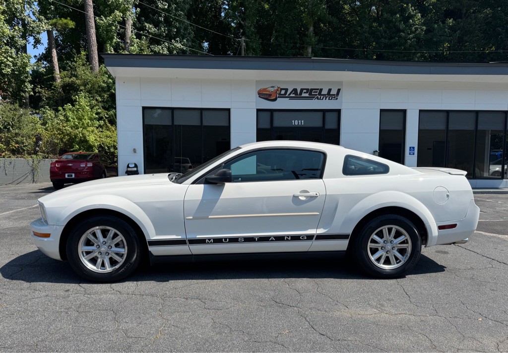 2008 Ford Mustang Image 2