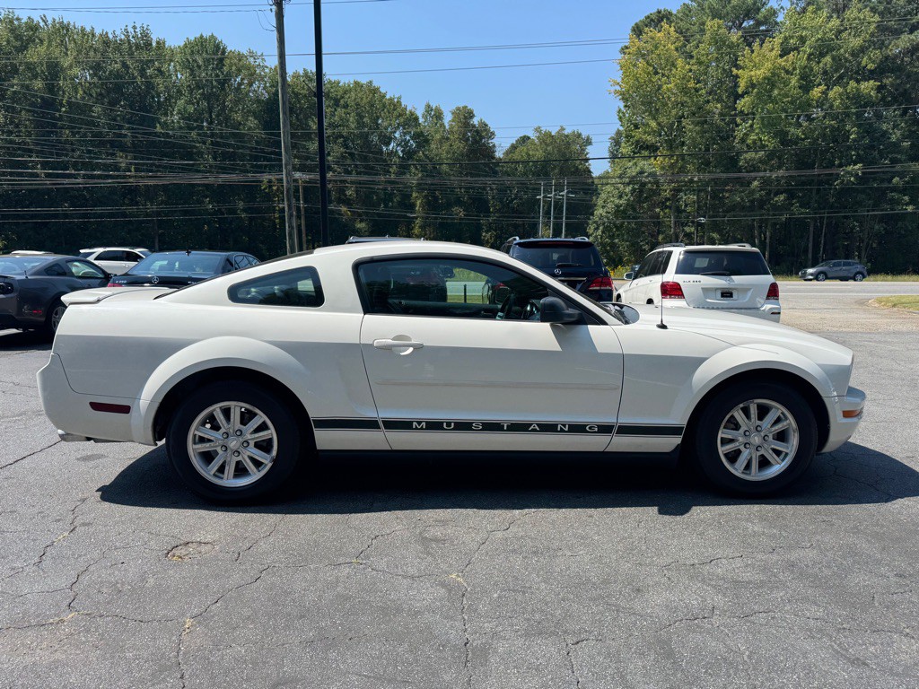 2008 Ford Mustang Image 5