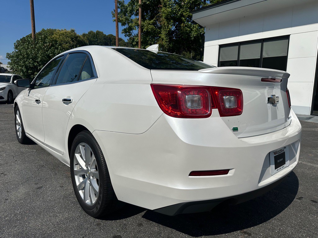 2016 Chevrolet Malibu Image 3