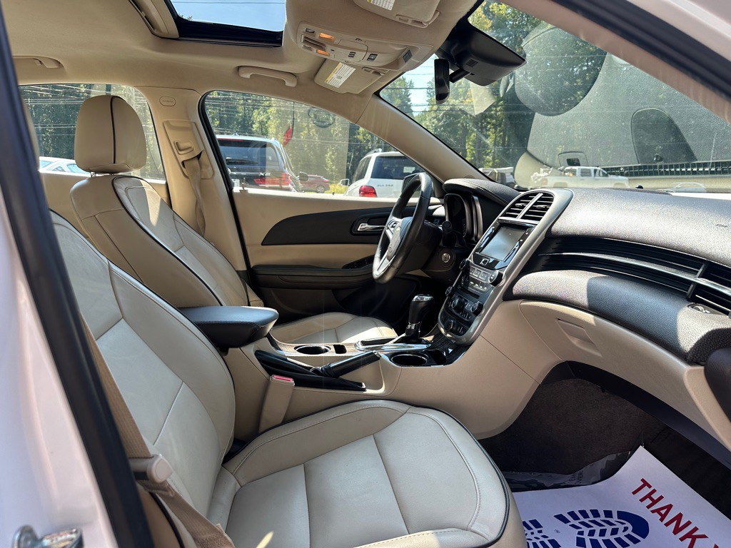 2016 Chevrolet Malibu Image 9