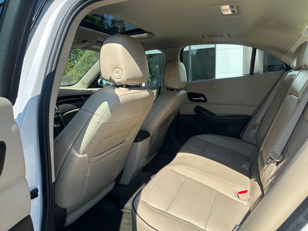 2016 Chevrolet Malibu Image 10