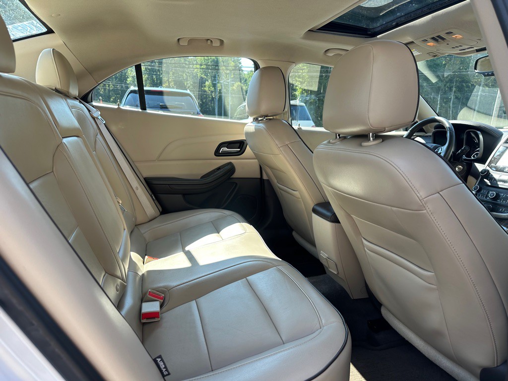2016 Chevrolet Malibu Image 11