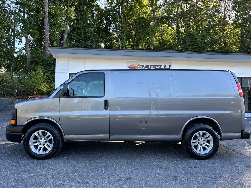 2013 GMC Savana Image 2