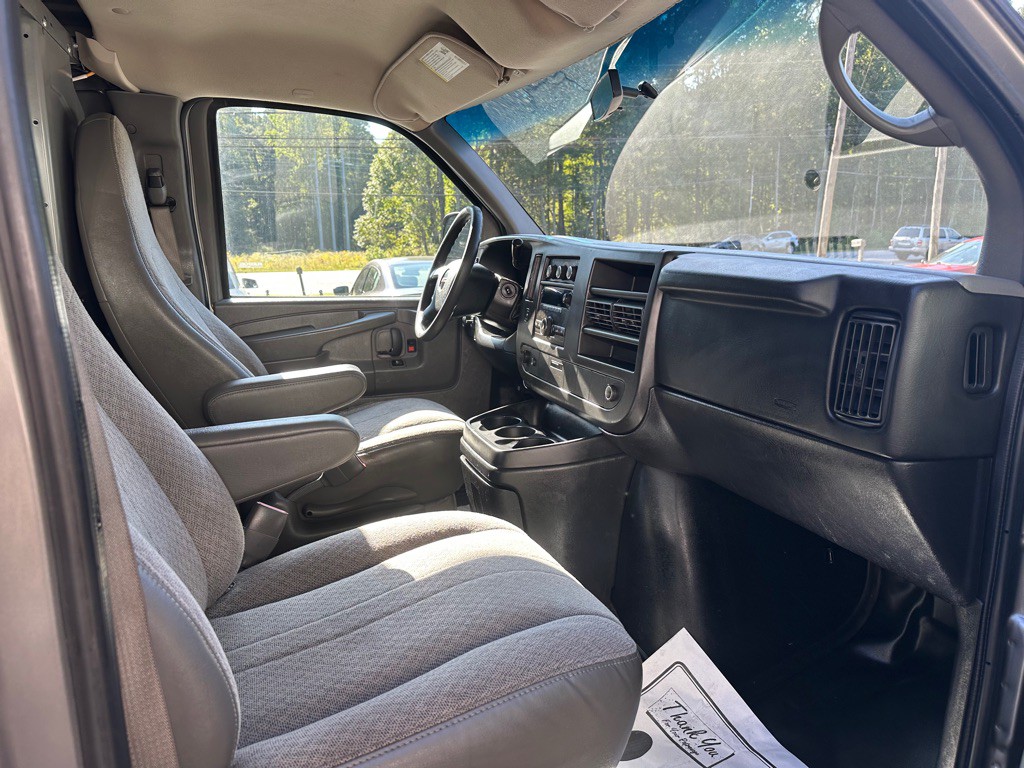 2013 GMC Savana Image 9