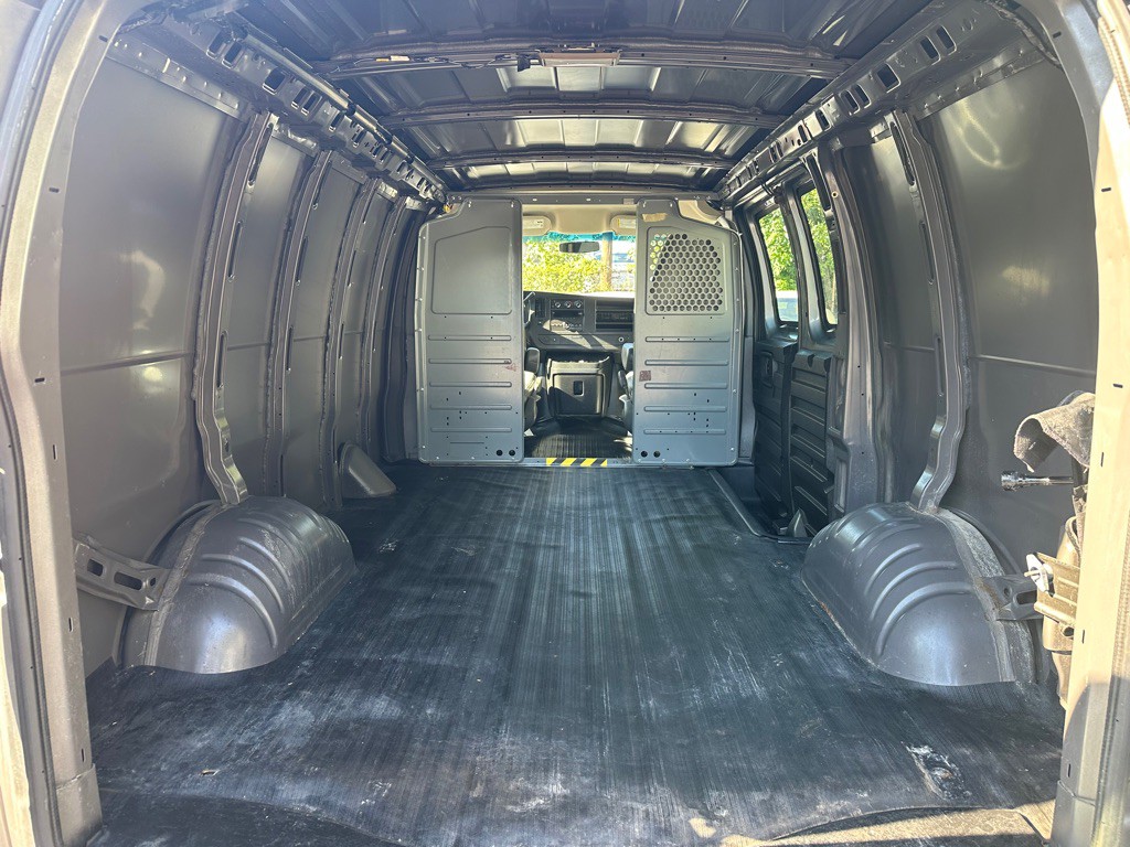 2013 GMC Savana Image 11