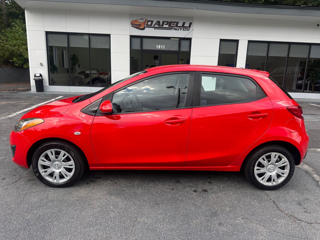 2011 Mazda Mazda2 Image 2