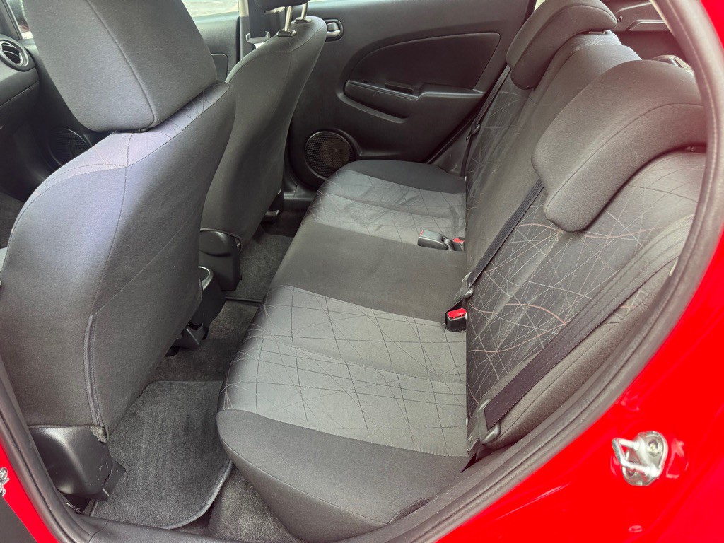 2011 Mazda Mazda2 Image 10