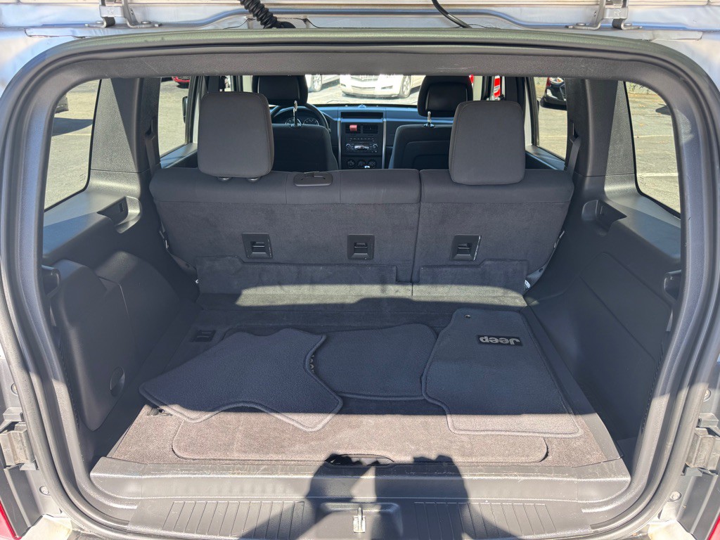 2010 Jeep Liberty Image 13