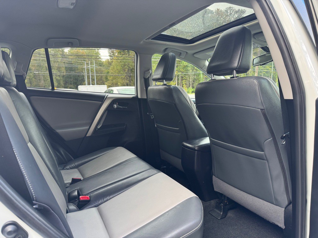 2015 Toyota Rav4 Image 11