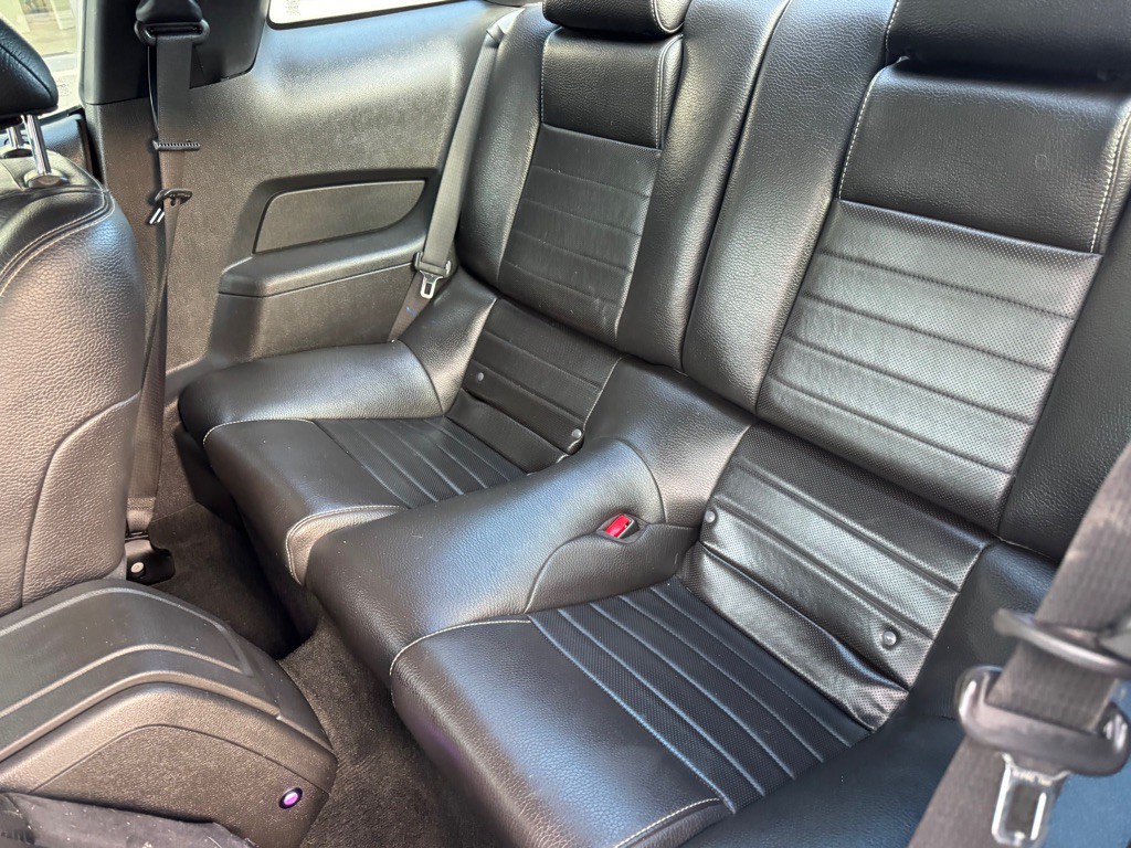 2011 Ford Mustang Image 10