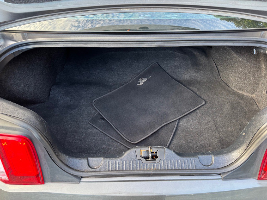 2011 Ford Mustang Image 12