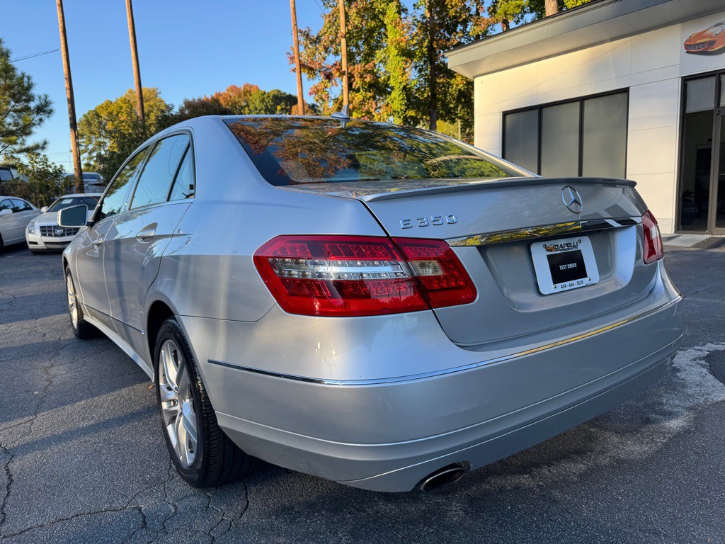 2010 Mercedes-Benz E-Class Image 3