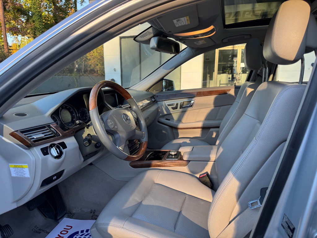 2010 Mercedes-Benz E-Class Image 8