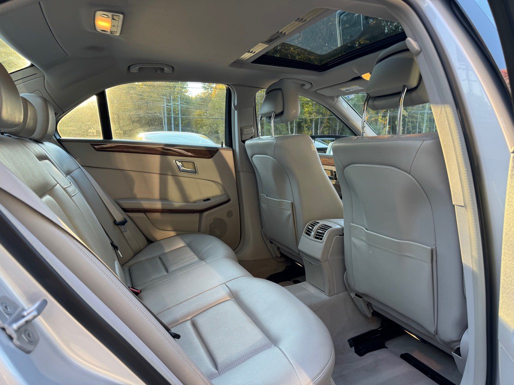 2010 Mercedes-Benz E-Class Image 10