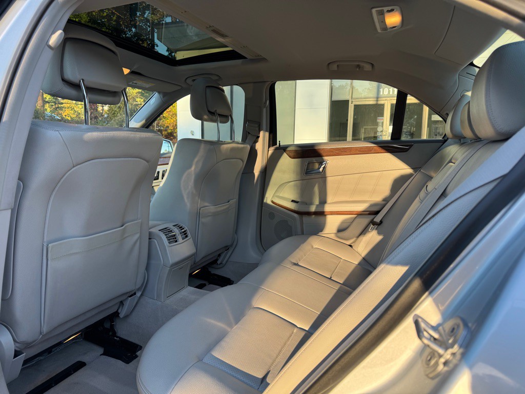 2010 Mercedes-Benz E-Class Image 11